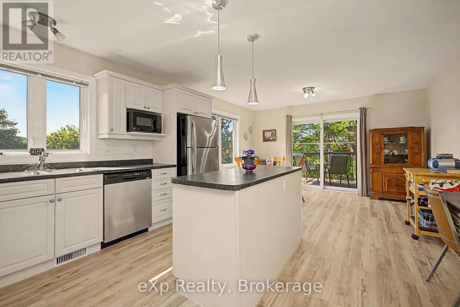 2 MANN AVENUE N - Image 10