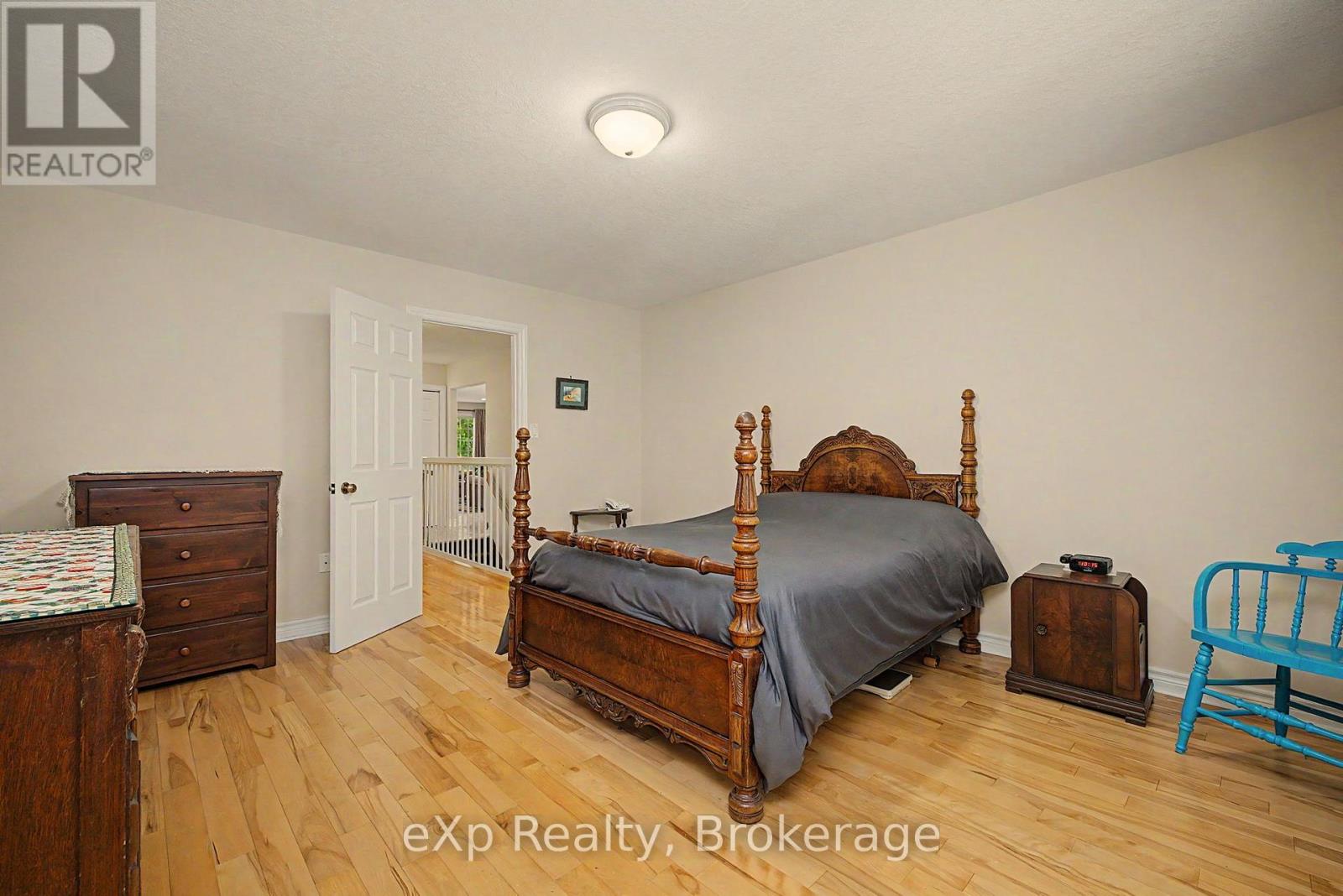 2 MANN AVENUE N - Image 17