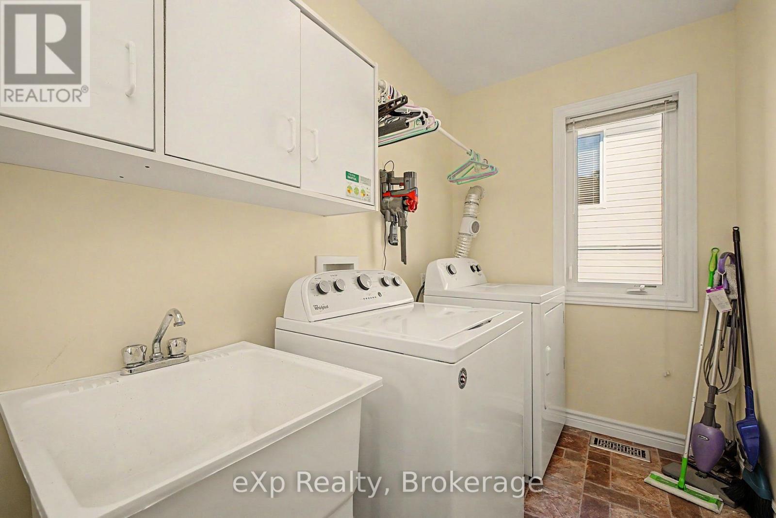 2 MANN AVENUE N - Image 21