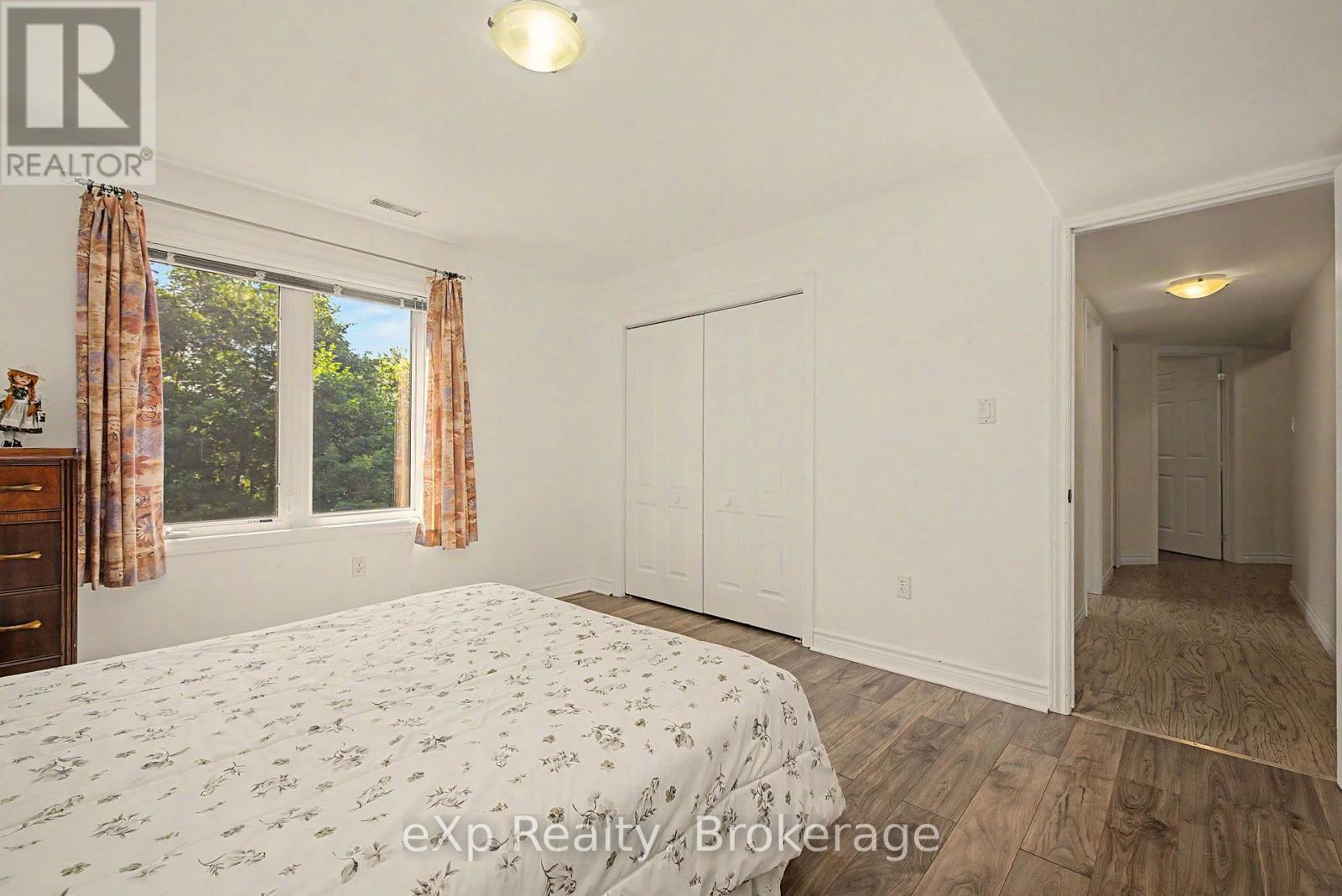 2 MANN AVENUE N - Image 25