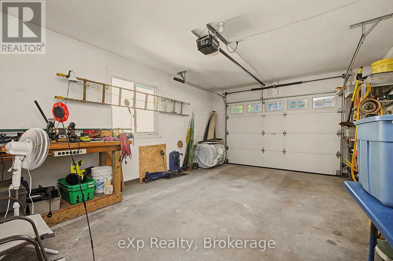 2 MANN AVENUE N - Image 32