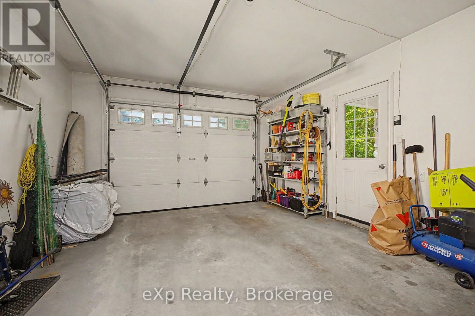 2 MANN AVENUE N - Image 33