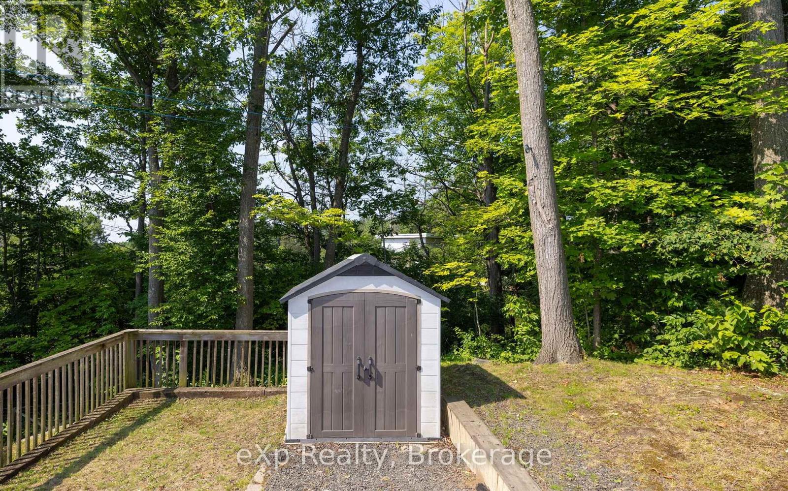 2 MANN AVENUE N - Image 36