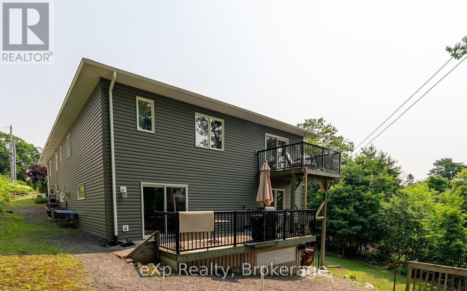 2 MANN AVENUE N - Image 37