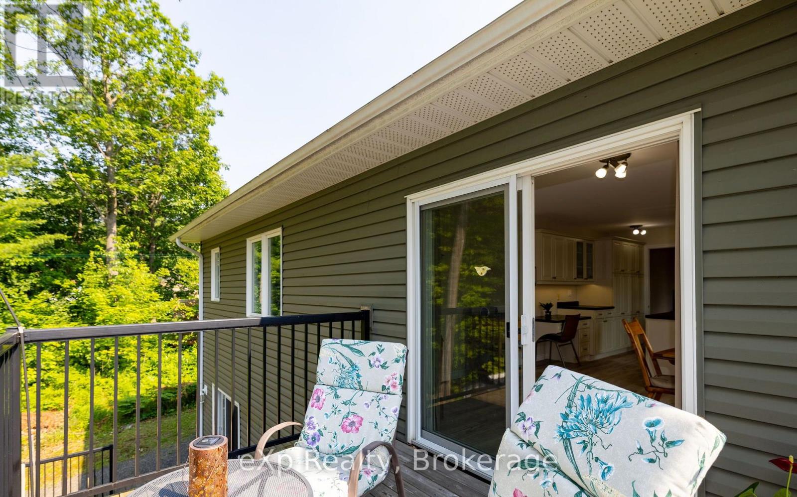 2 MANN AVENUE N - Image 39