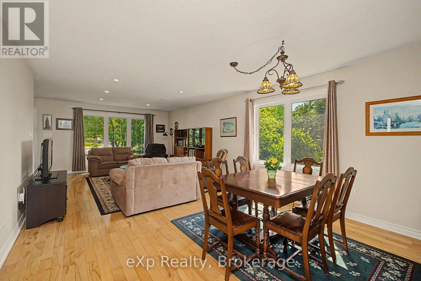2 MANN AVENUE N - Image 7