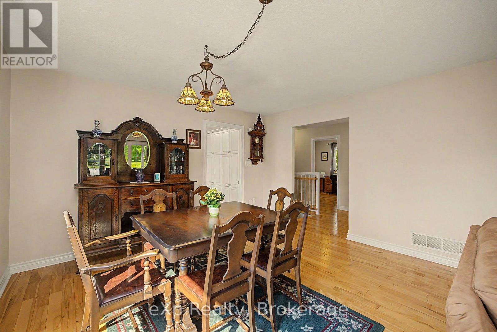 2 MANN AVENUE N - Image 9