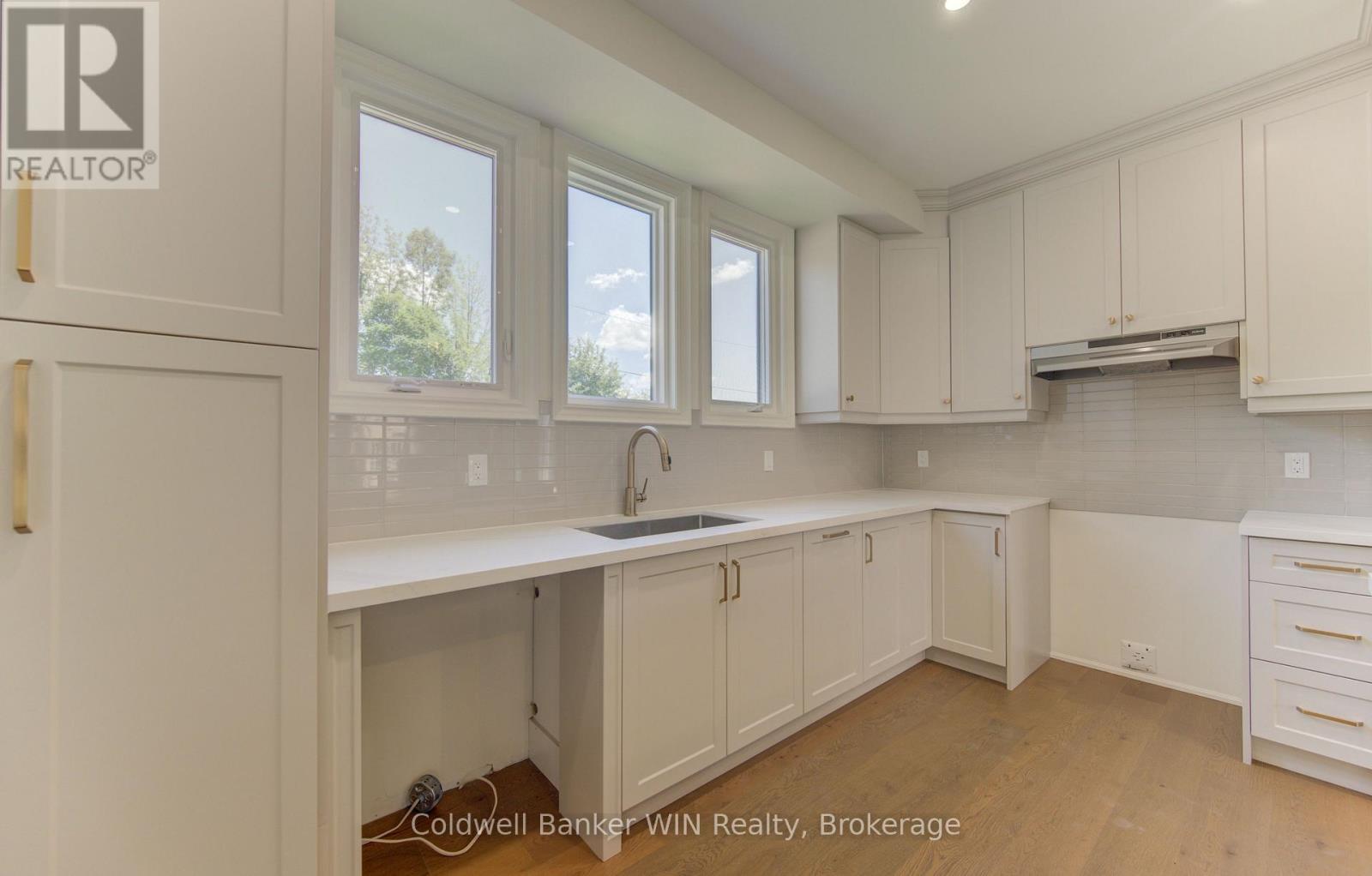 641 MARTIN STREET - 18