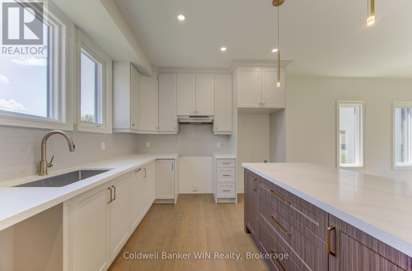 641 MARTIN STREET - 19