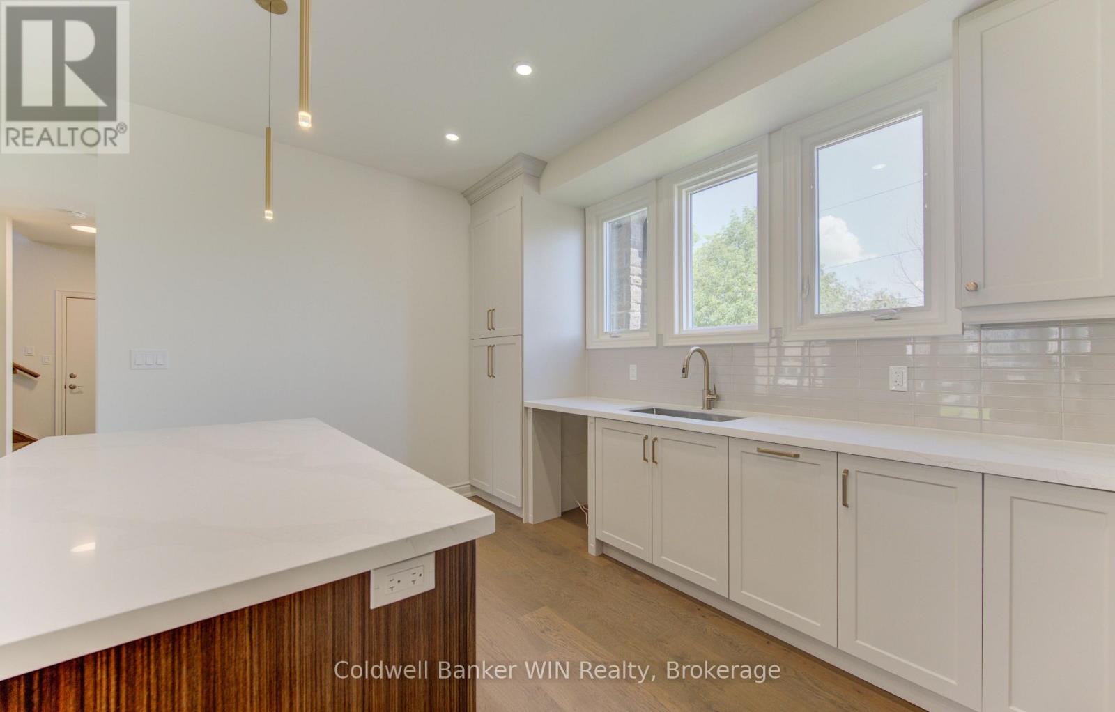 641 MARTIN STREET - 20