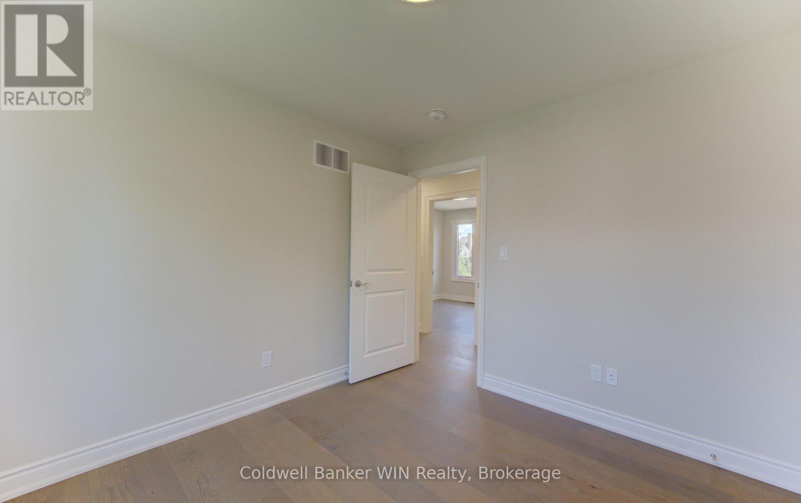 641 MARTIN STREET - 32