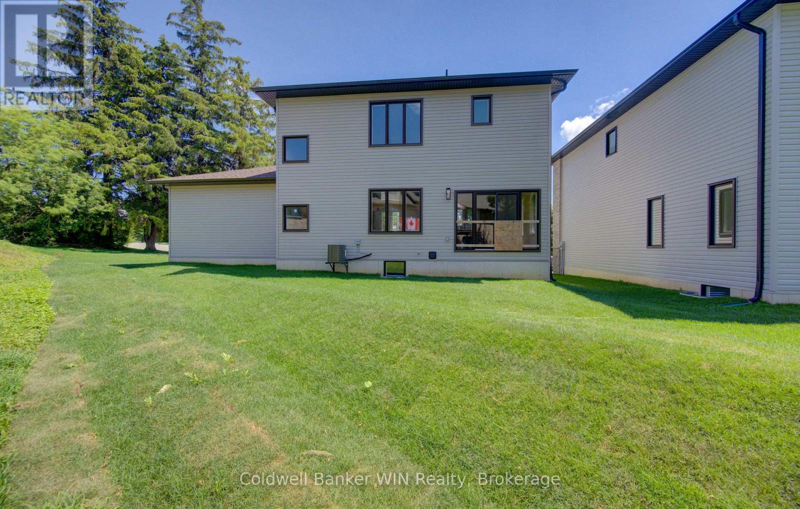 641 MARTIN STREET - 40