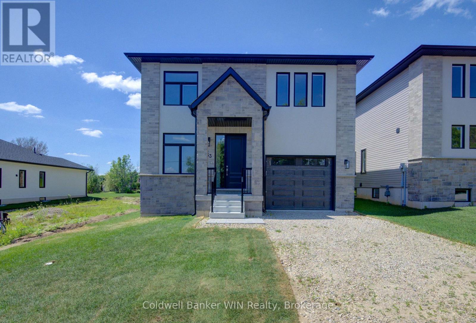 643 MARTIN STREET - 1