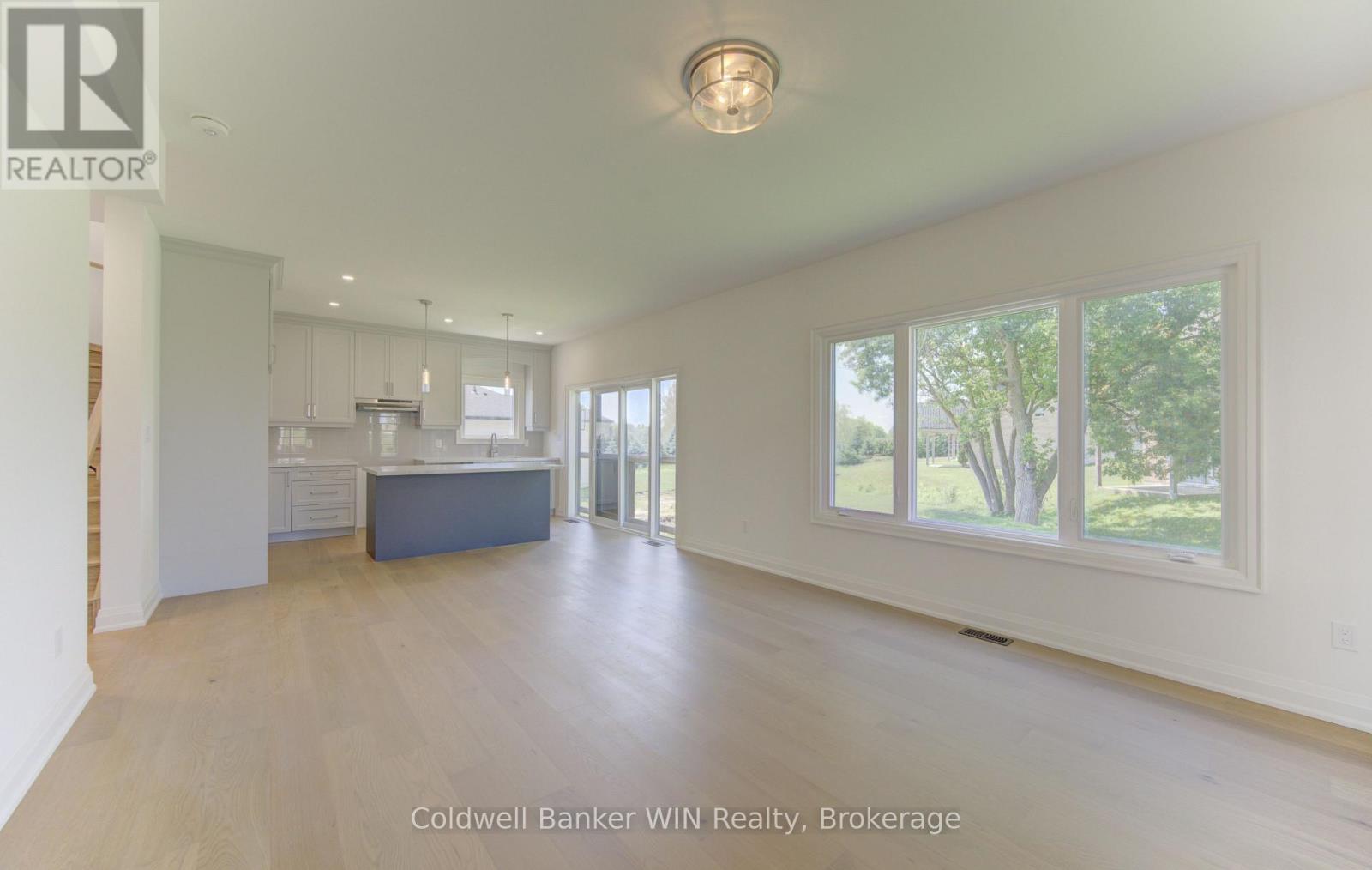 643 MARTIN STREET - 11