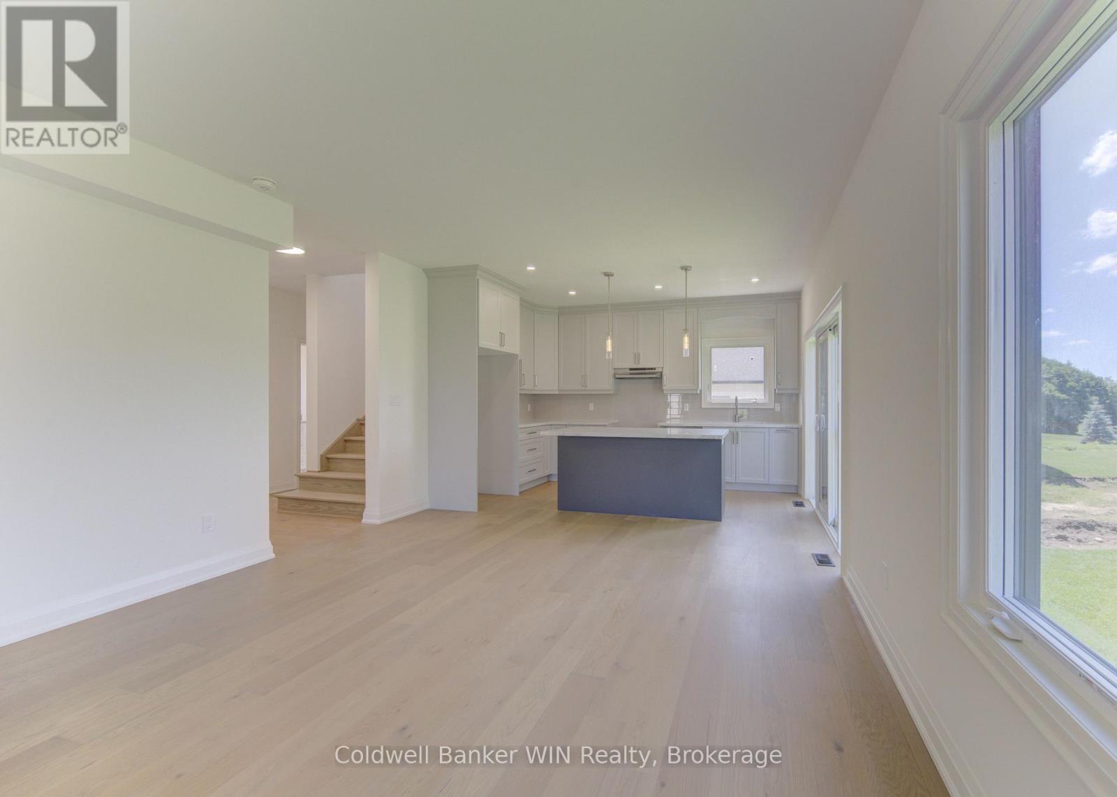 643 MARTIN STREET - 13