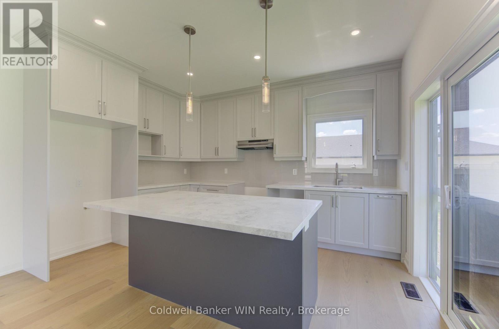 643 MARTIN STREET - 16