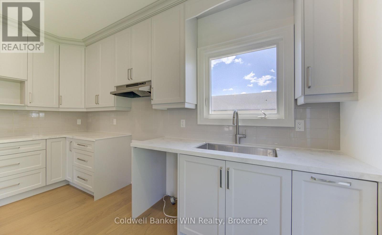 643 MARTIN STREET - 17