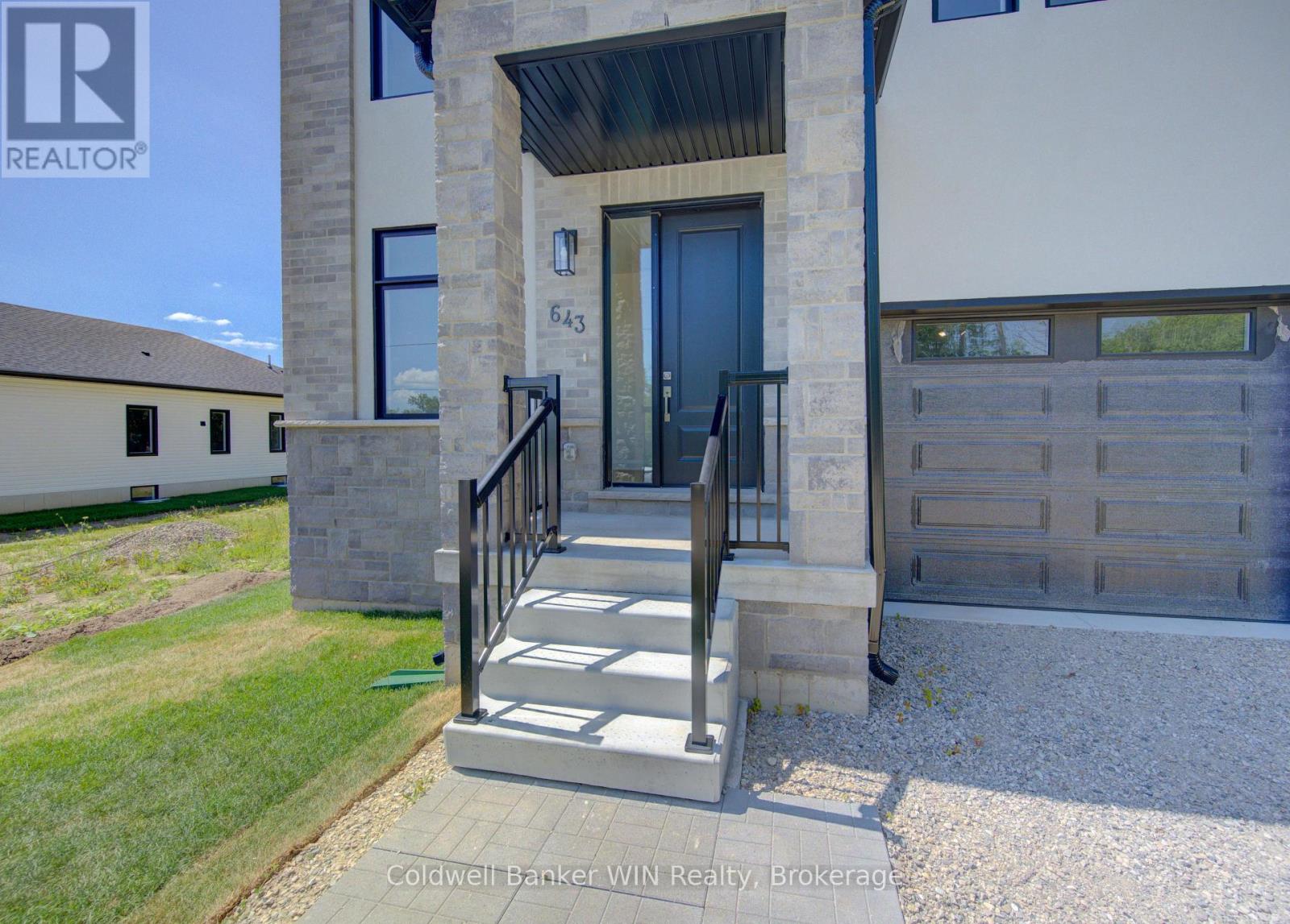 643 MARTIN STREET - 3