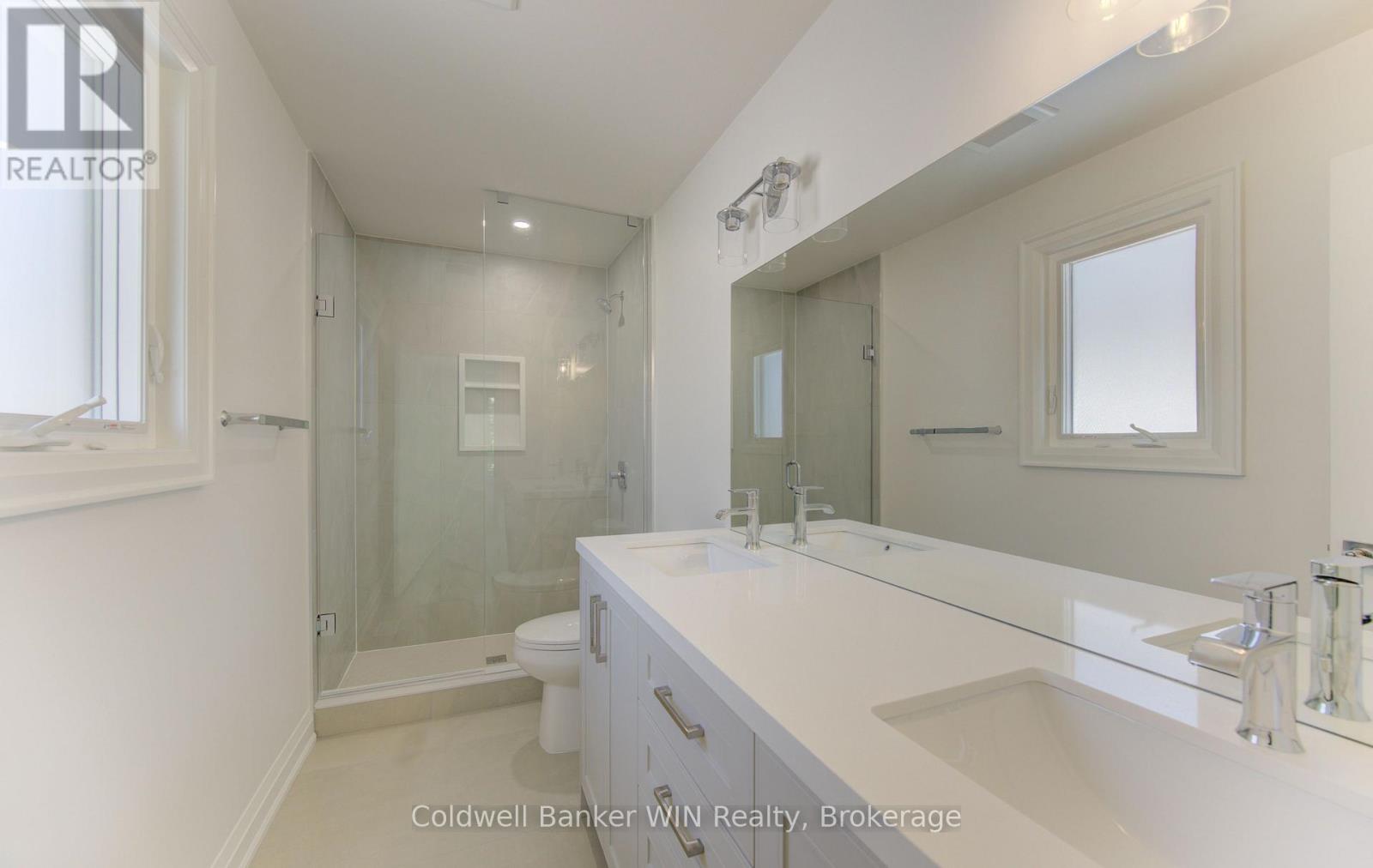 643 MARTIN STREET - 32