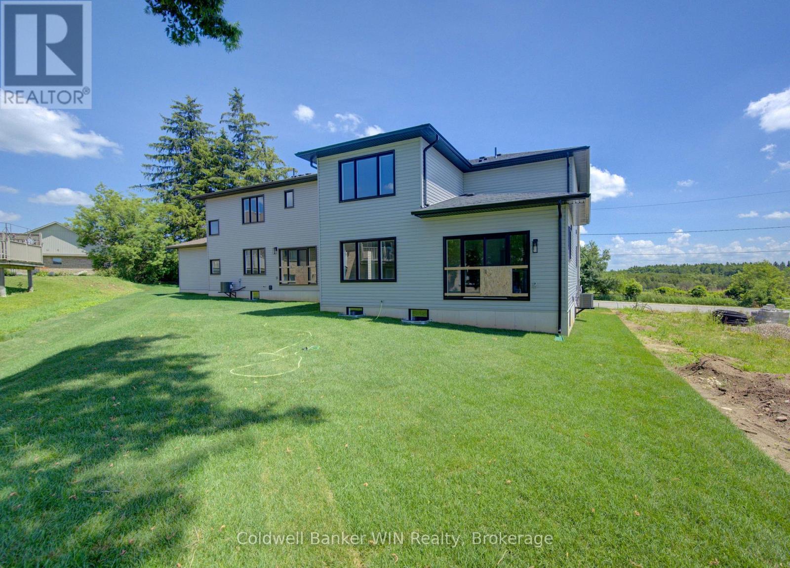 643 MARTIN STREET - 37