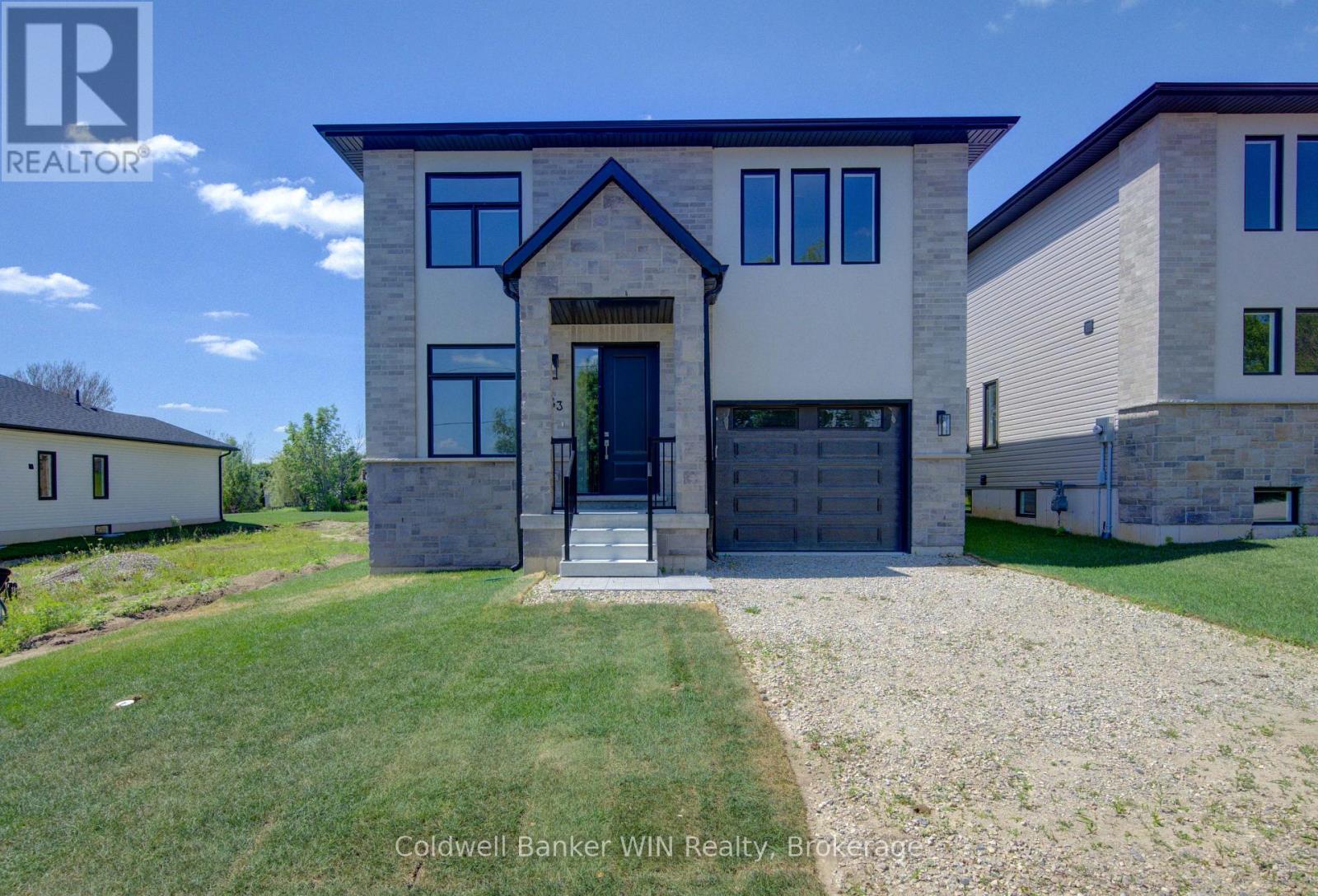 643 MARTIN STREET - 4