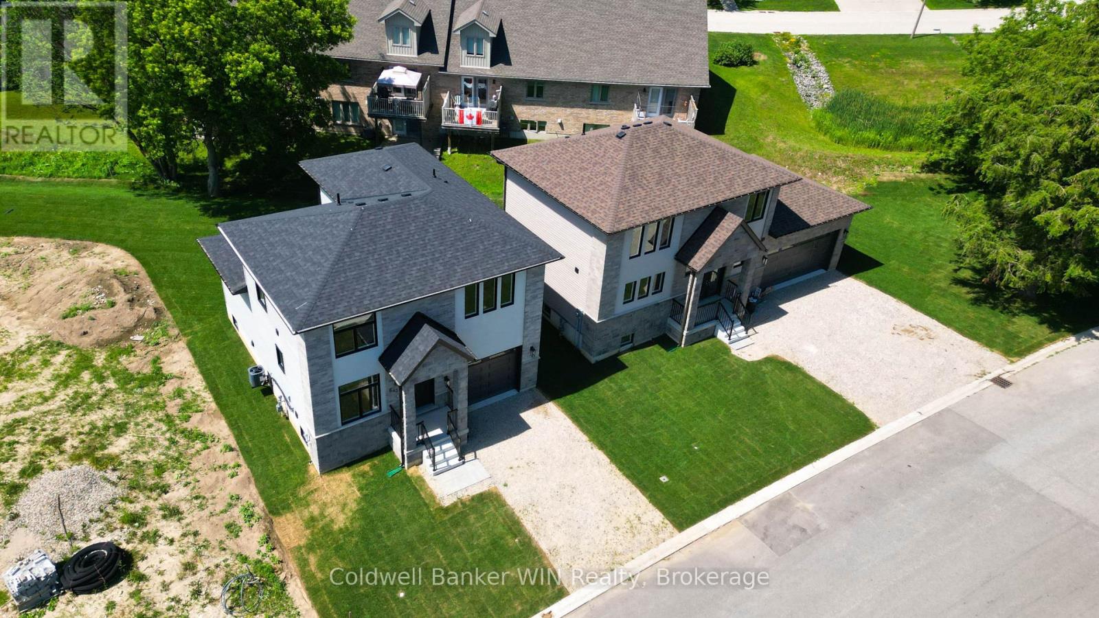 643 MARTIN STREET - 41
