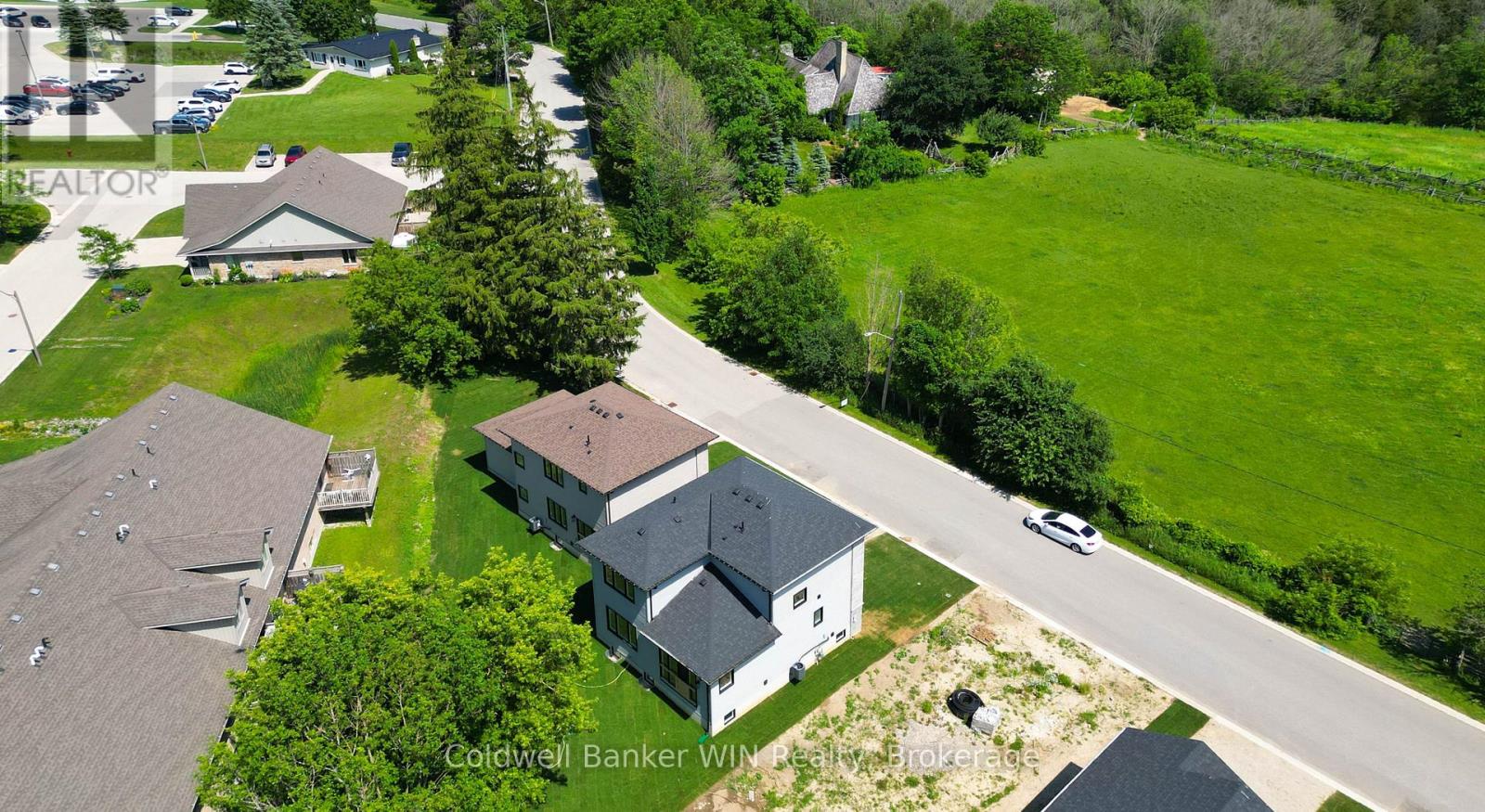 643 MARTIN STREET - 46