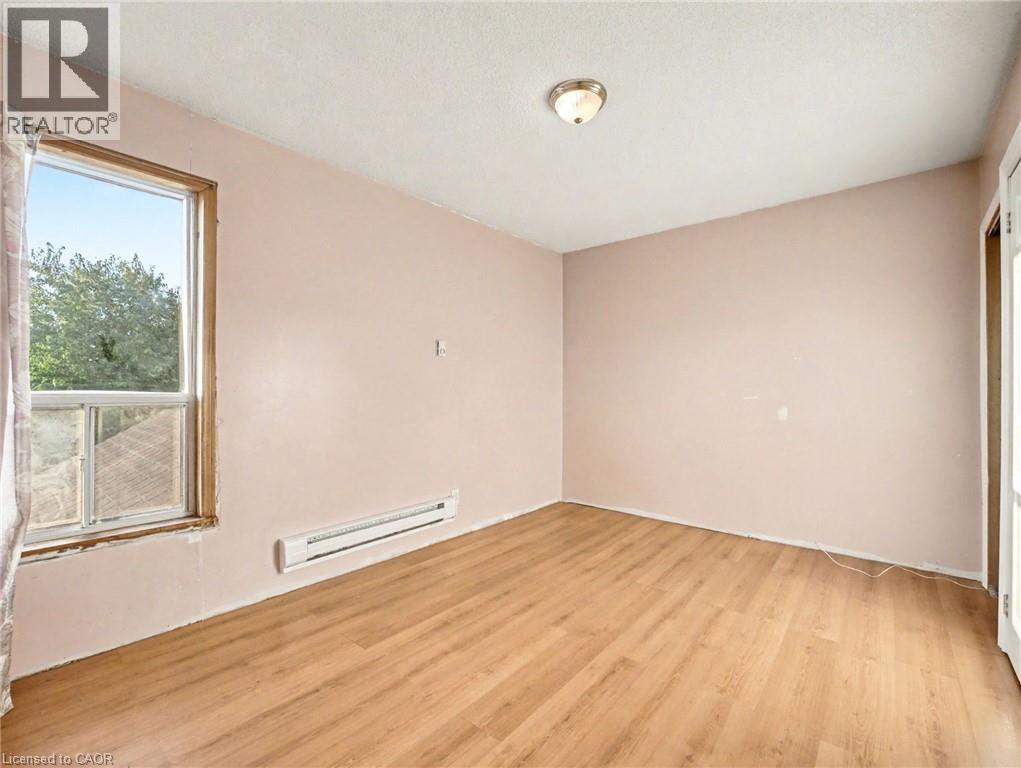 23 OAK Avenue - 25