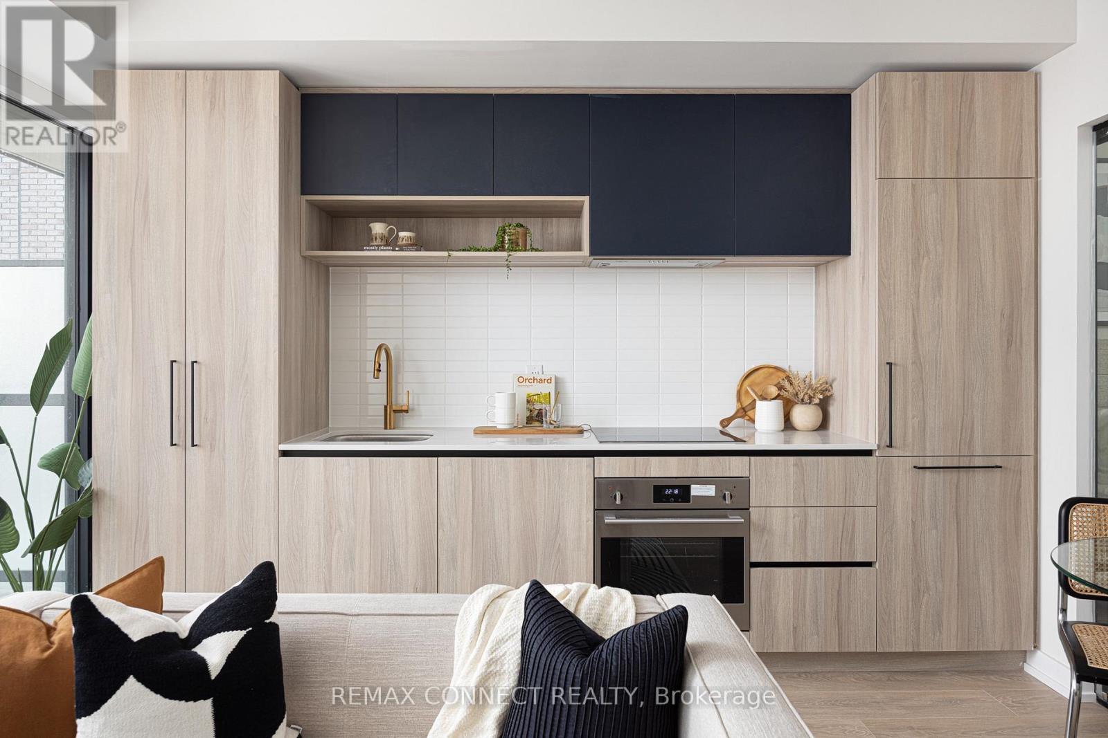 #1605 181 STERLING ROAD - 12