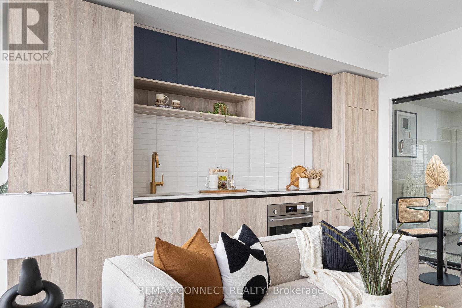 #1605 181 STERLING ROAD - 13