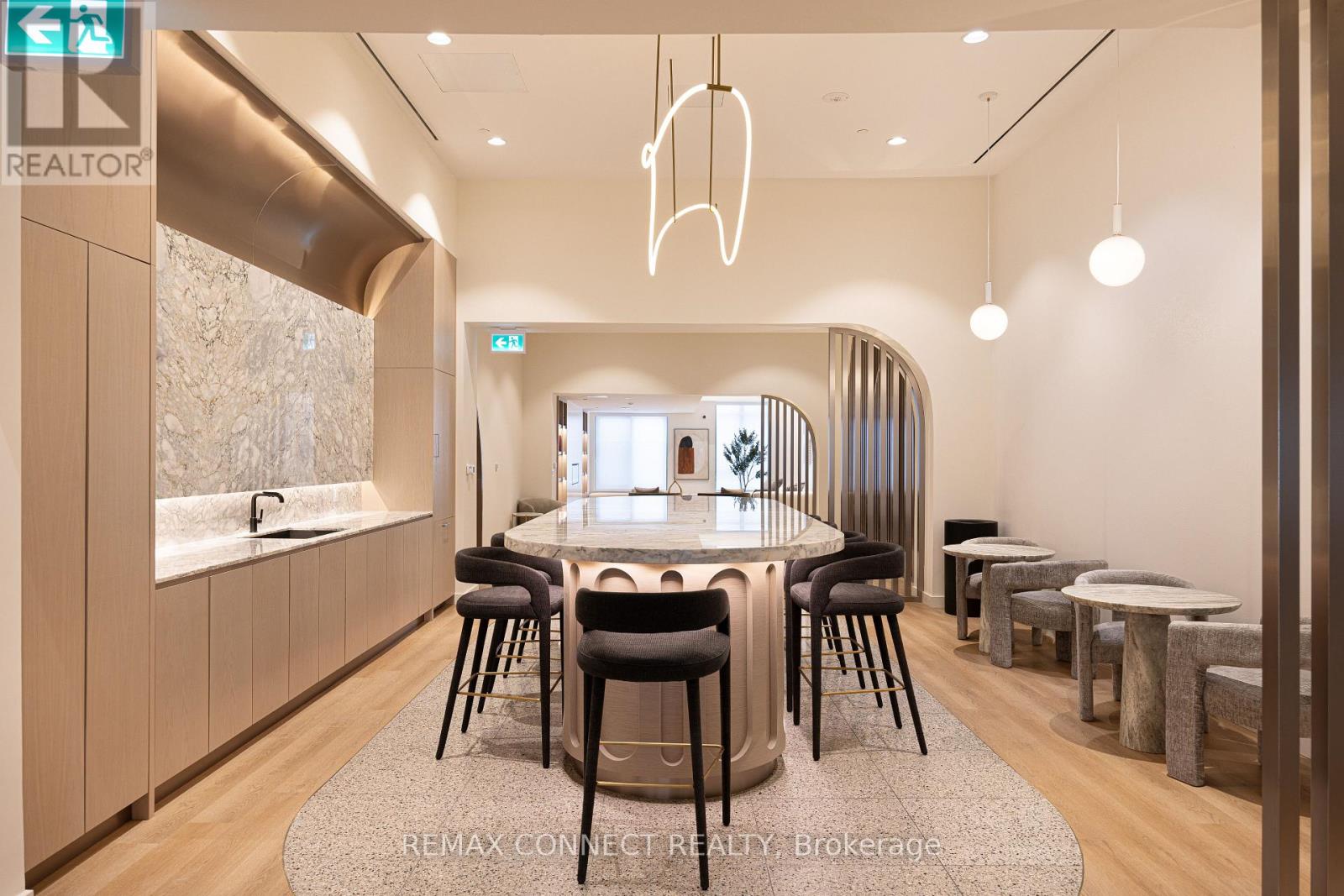#1605 181 STERLING ROAD - 38