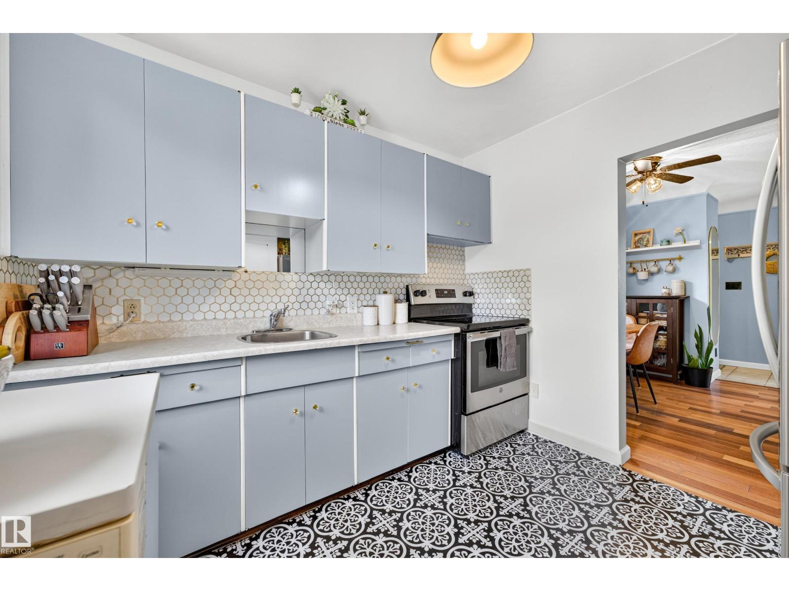 7530 80 AV NW - 10