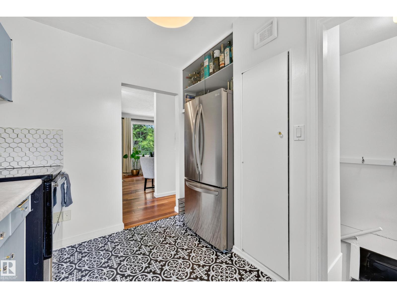 7530 80 AV NW - 11