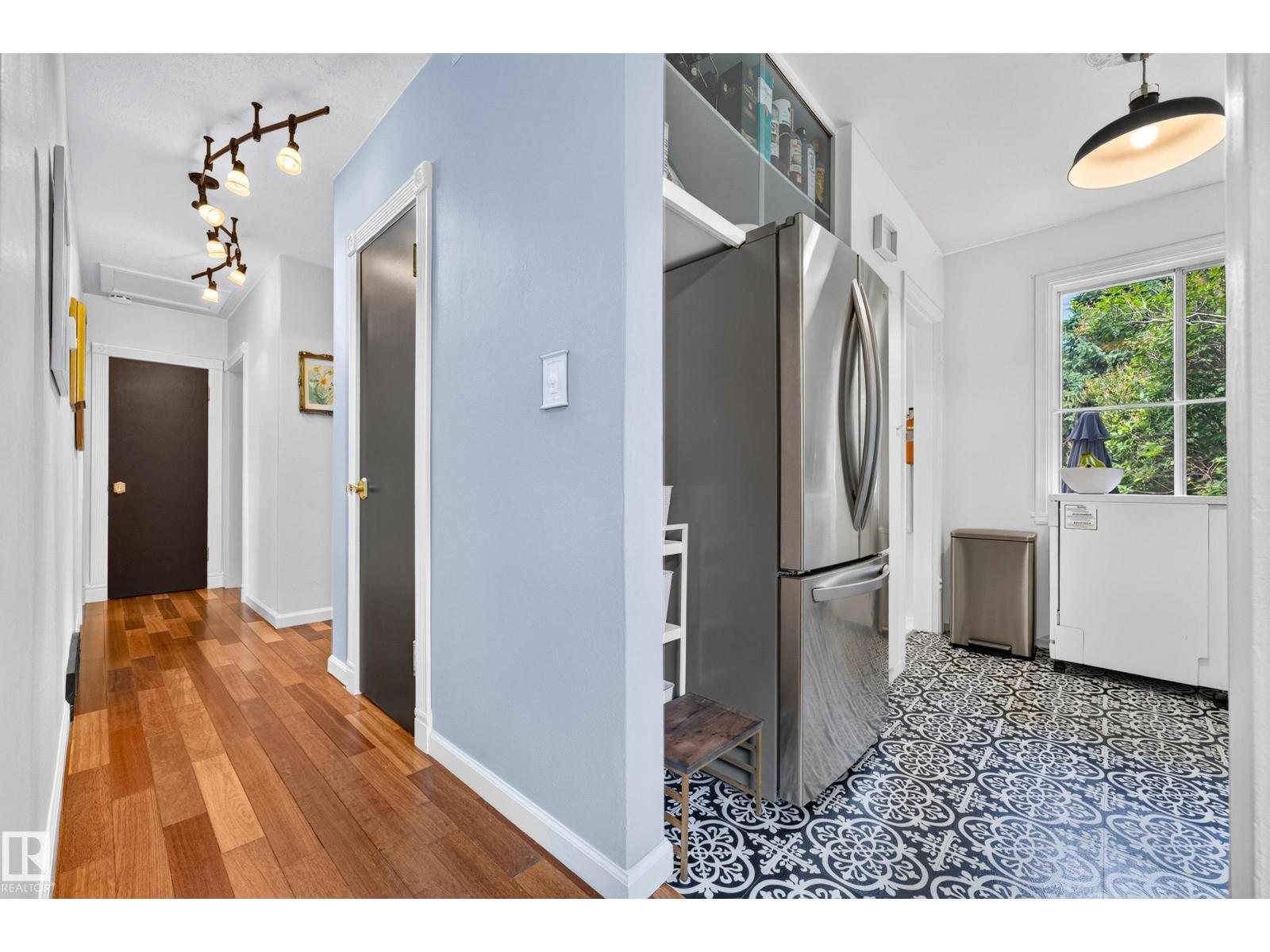7530 80 AV NW - 12