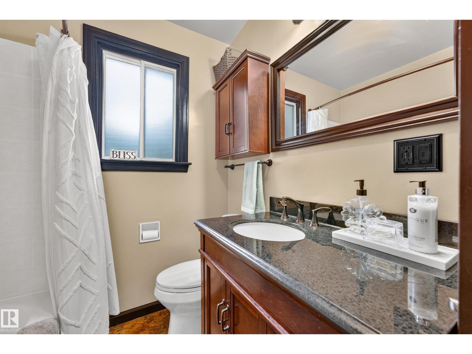 7530 80 AV NW - 13