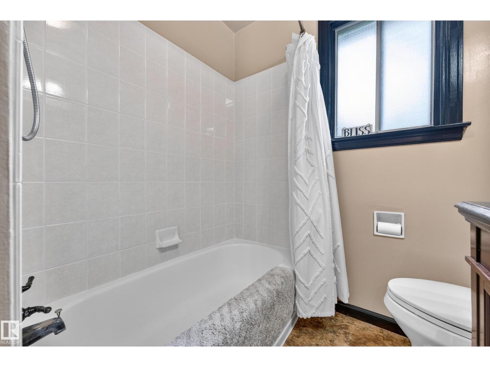 7530 80 AV NW - 14