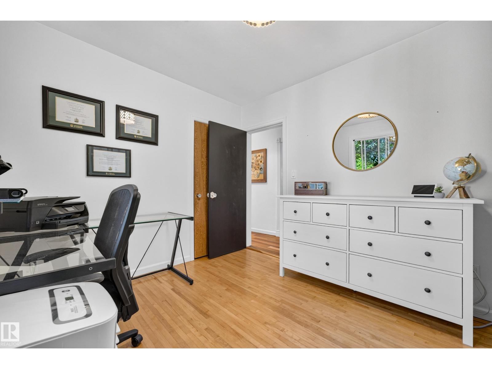 7530 80 AV NW - 20