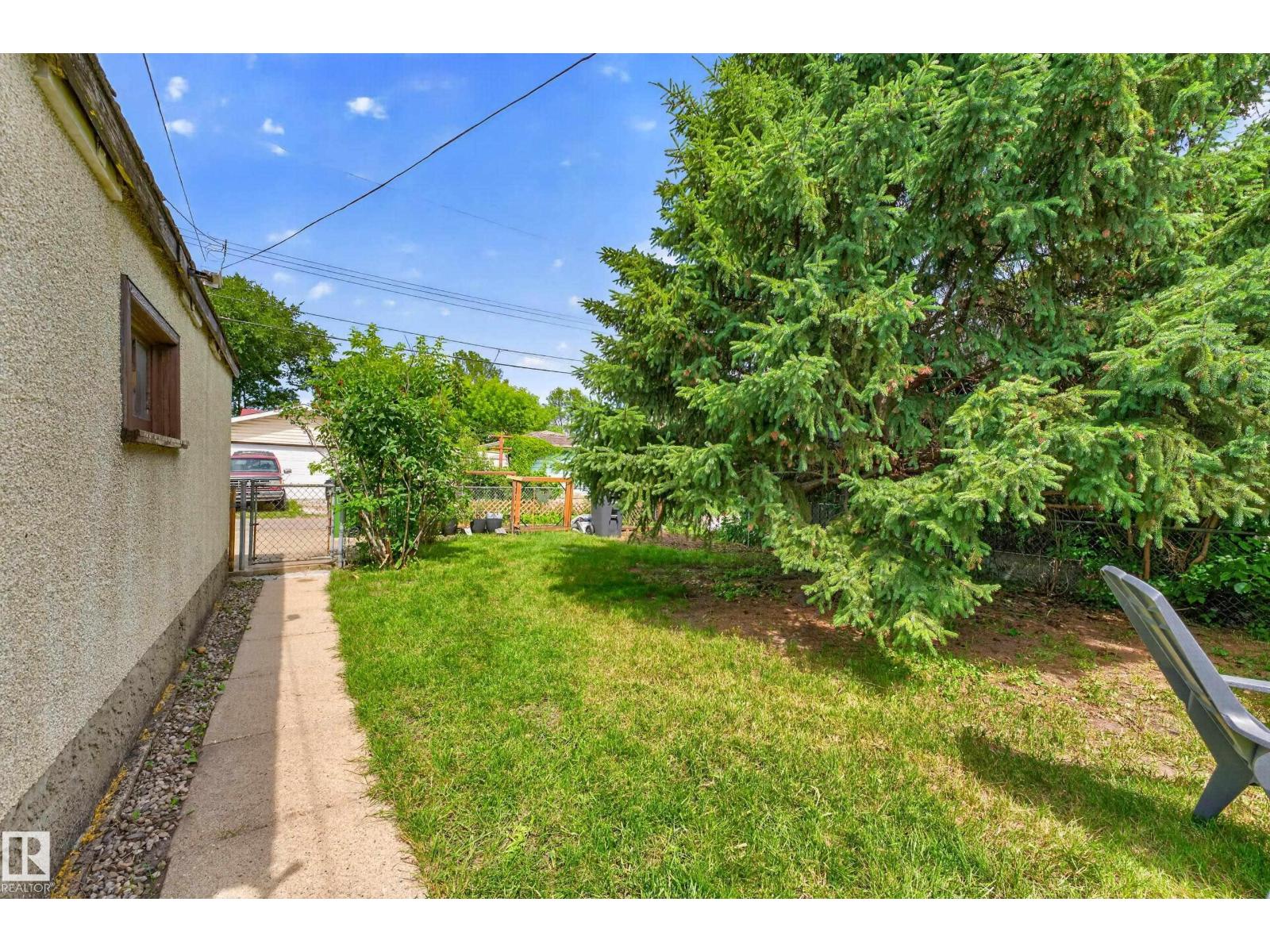 7530 80 AV NW - 29