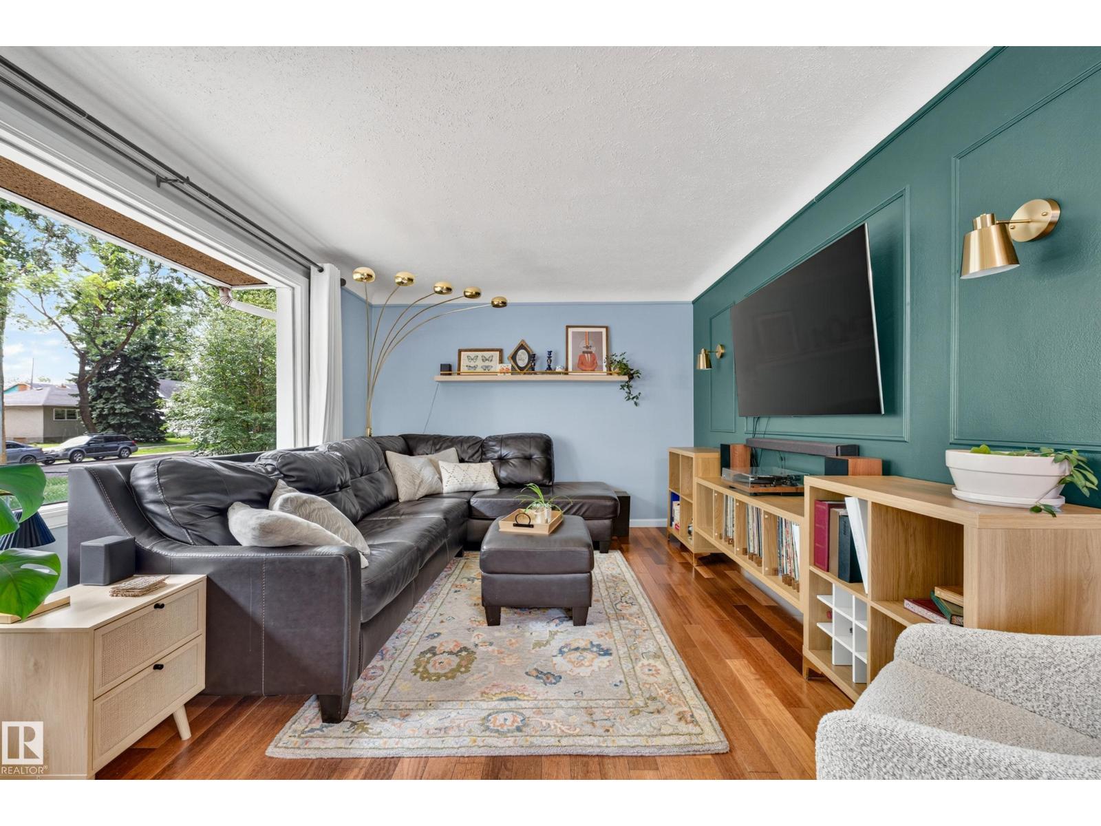 7530 80 AV NW - 3