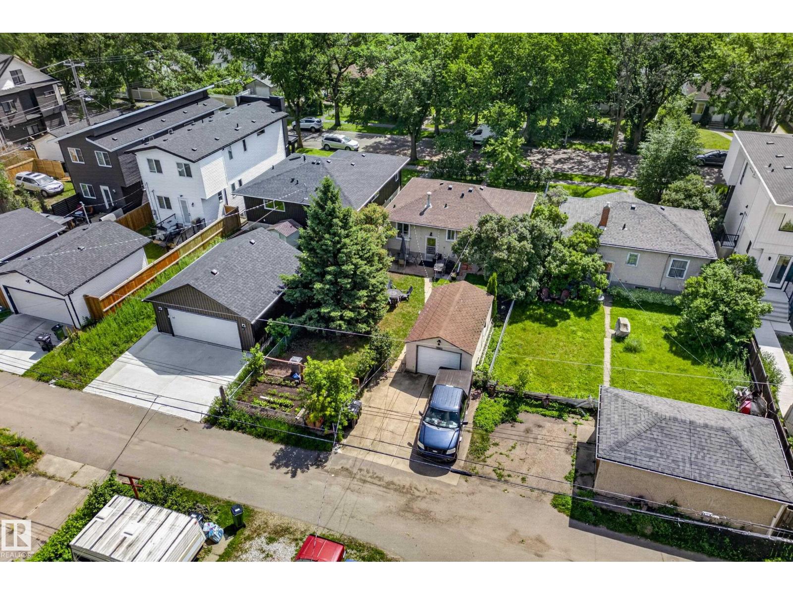 7530 80 AV NW - 30