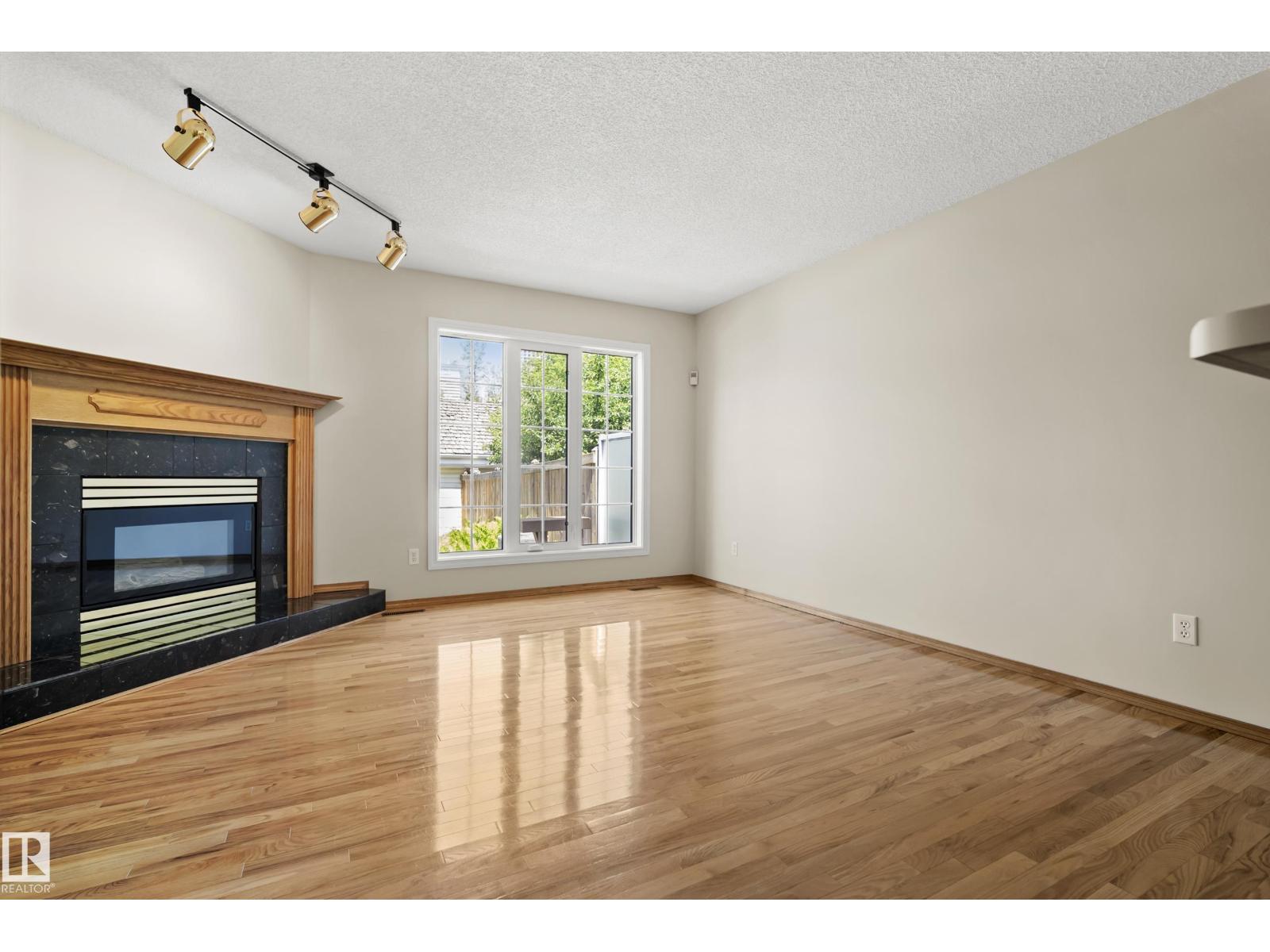 10014 97 AV NW - 18