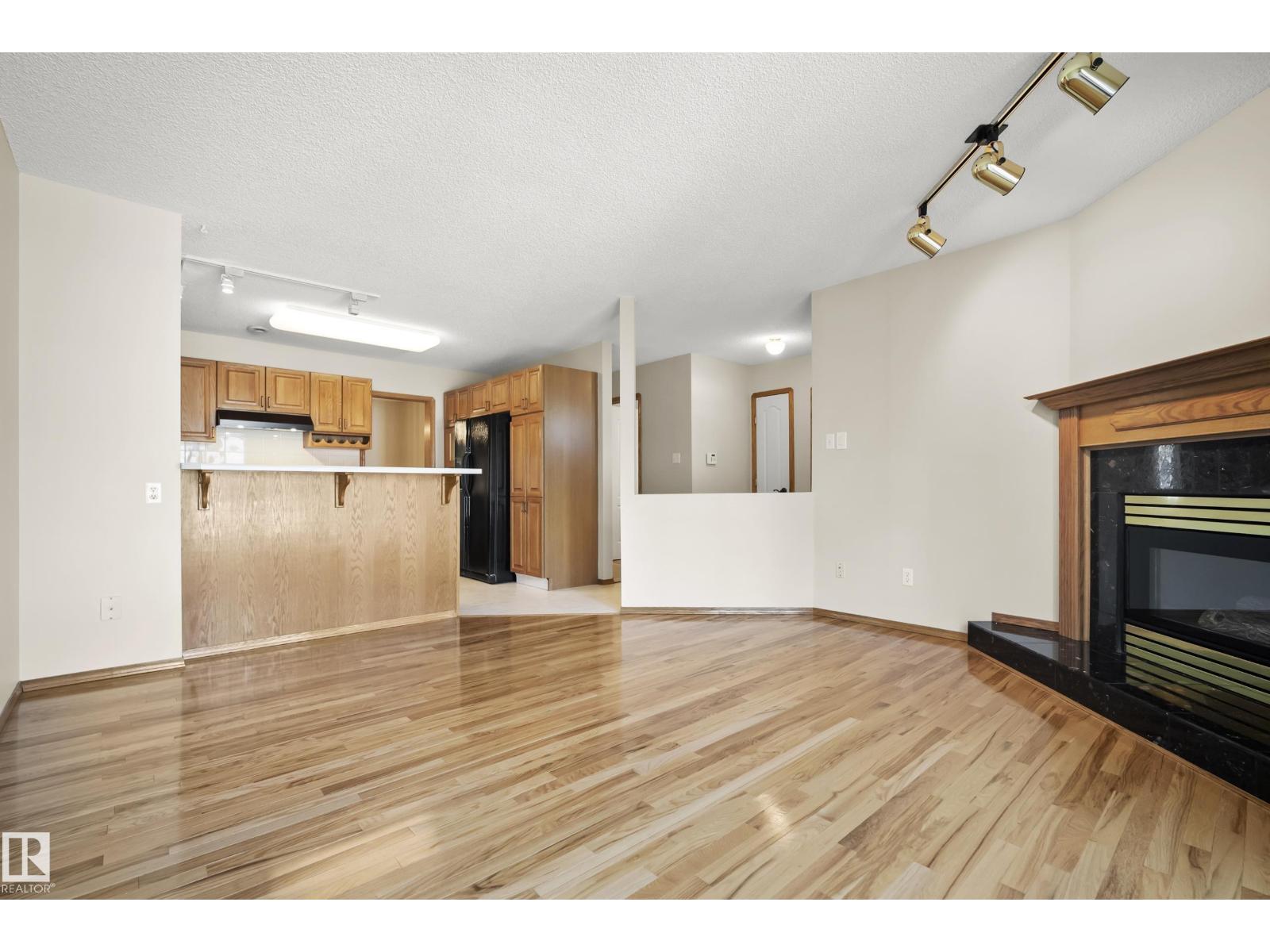 10014 97 AV NW - 3
