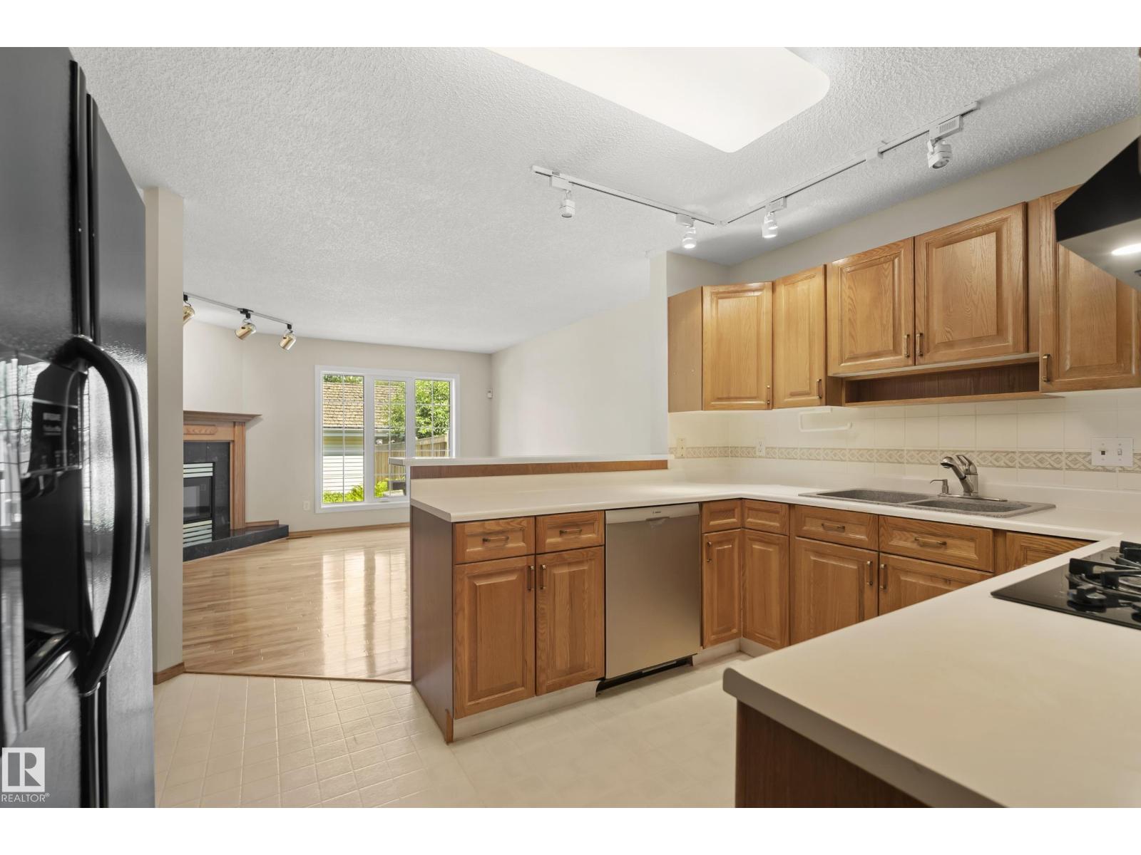 10014 97 AV NW - 13