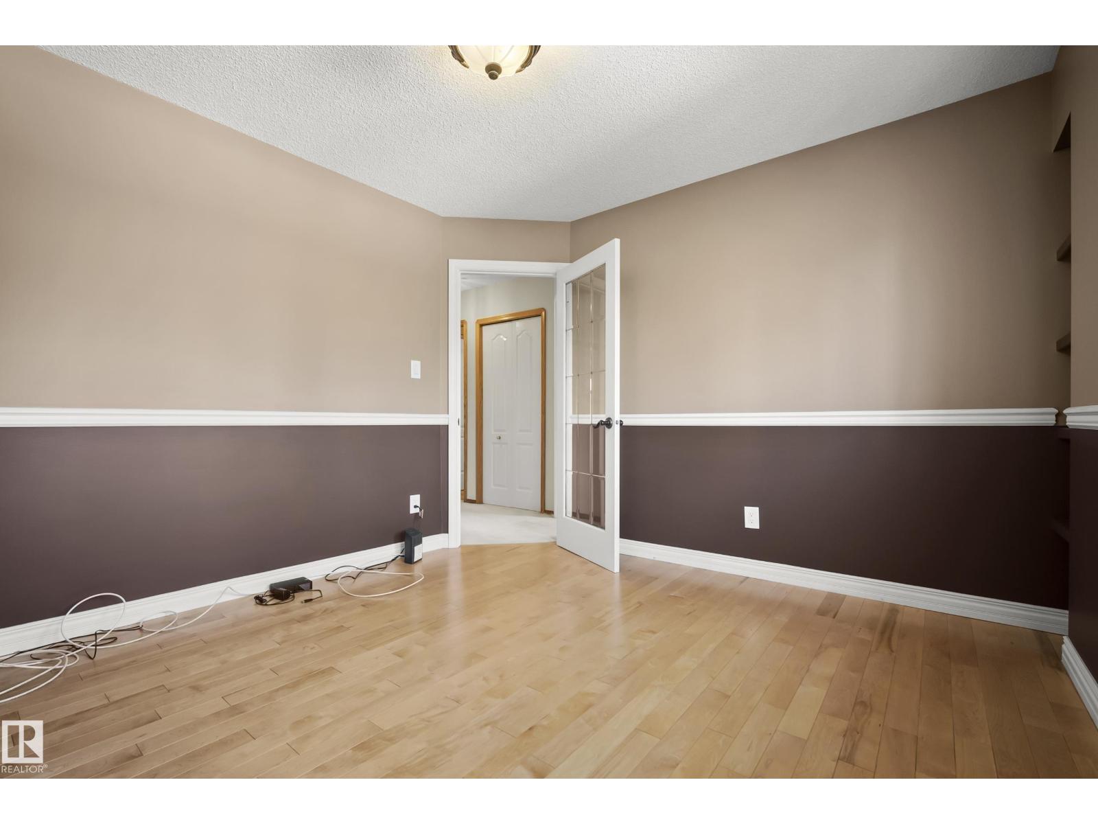 10014 97 AV NW - 33