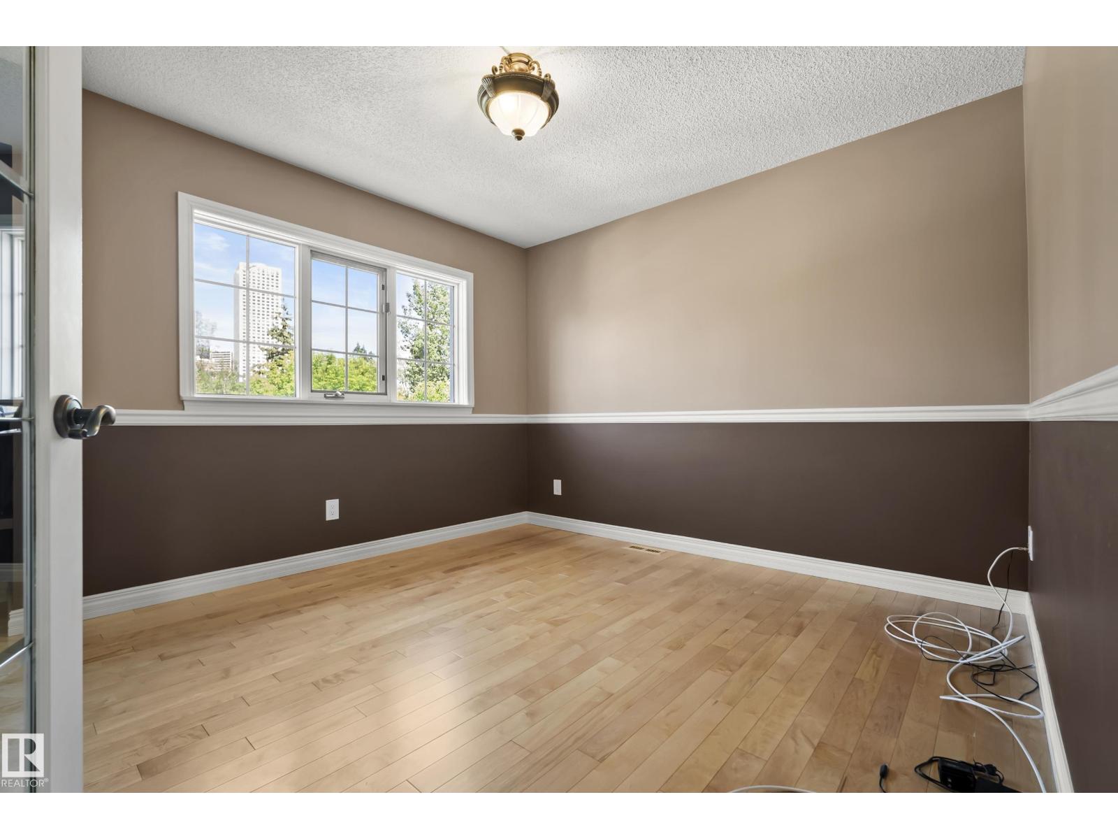 10014 97 AV NW - 32