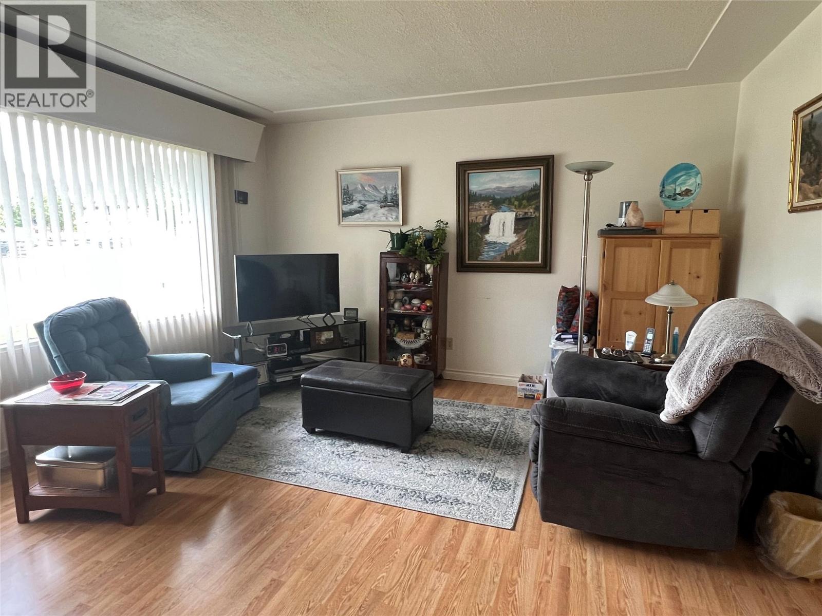 1025 92 Avenue - 2