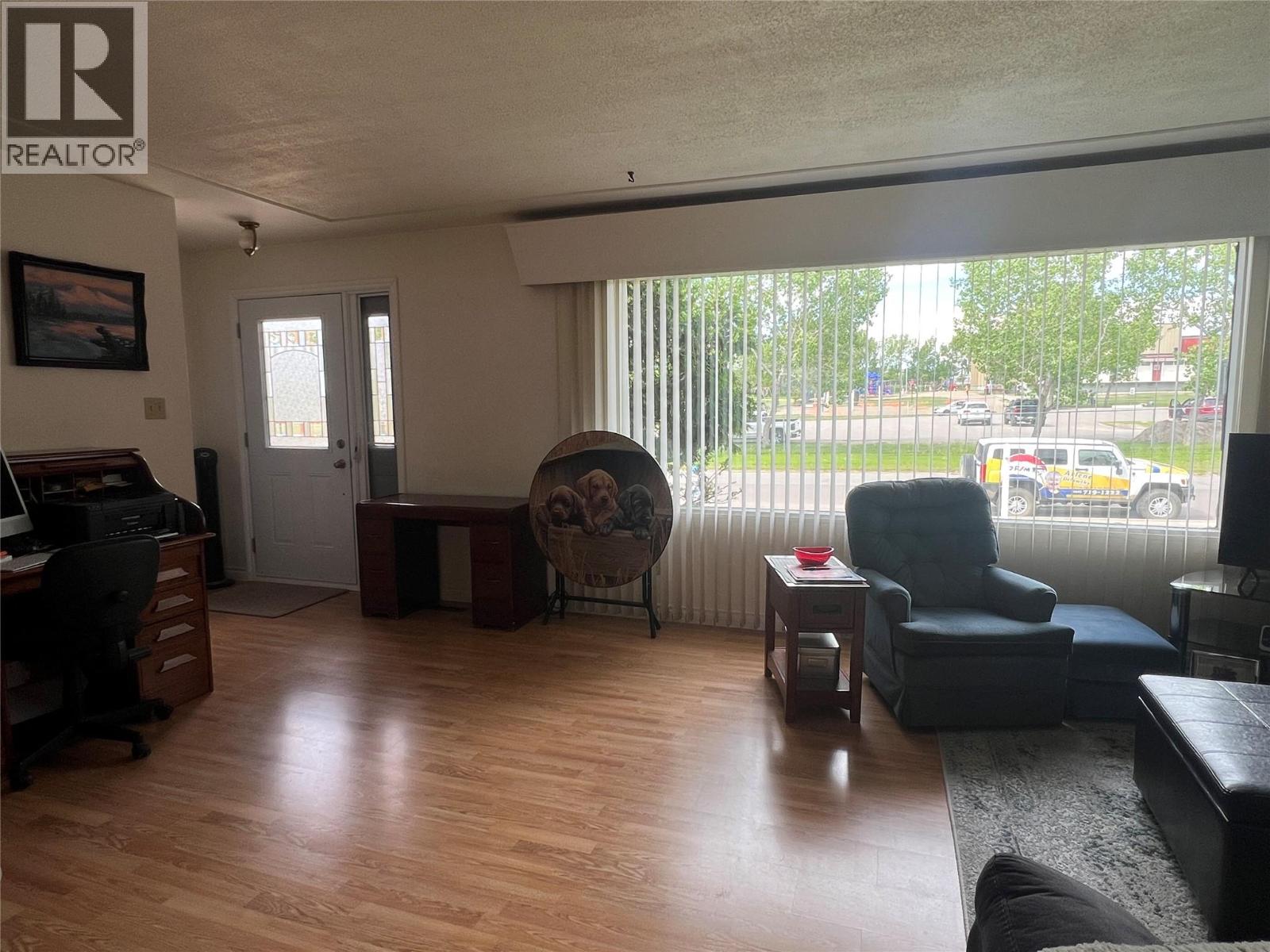 1025 92 Avenue - 4