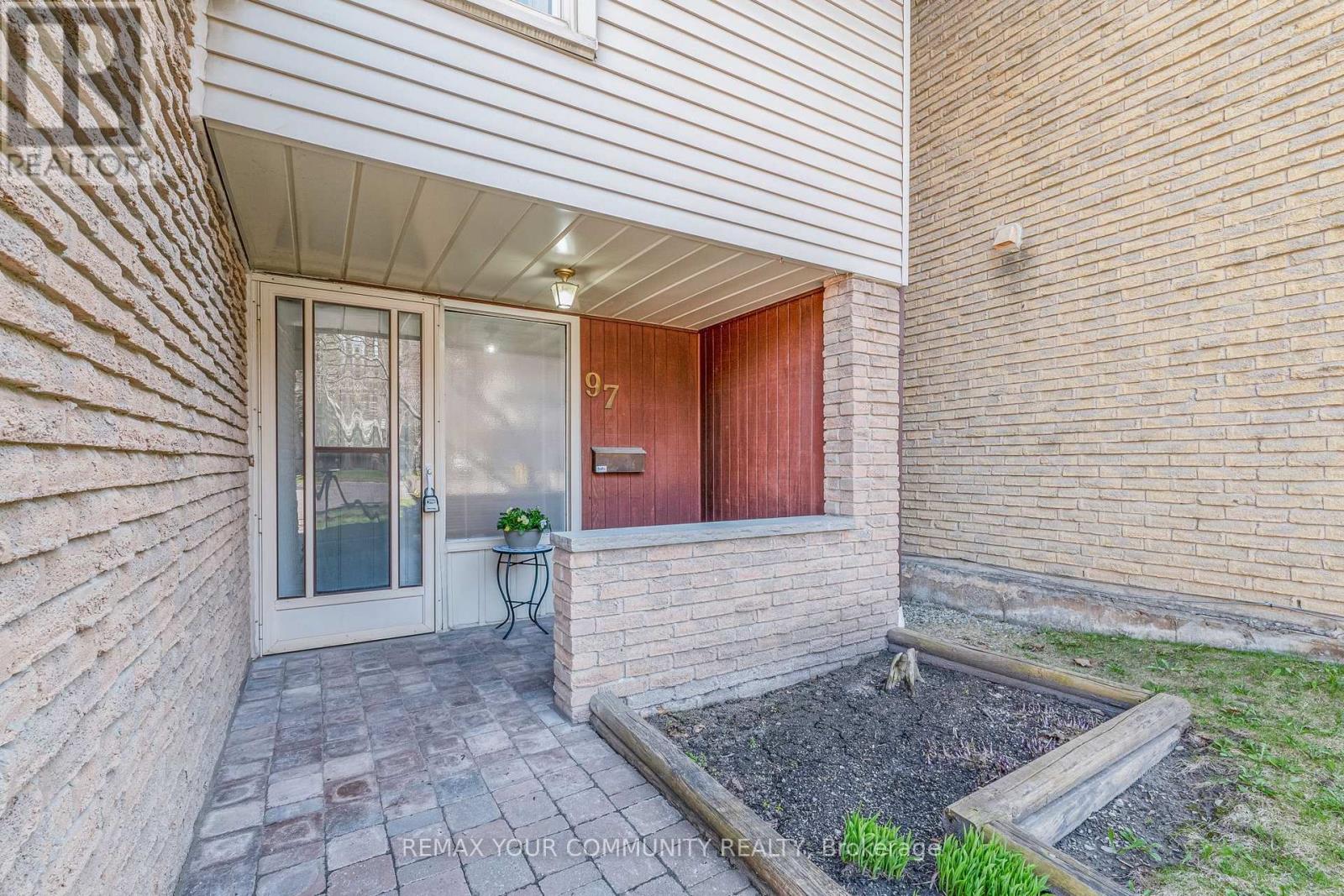 97 POPLAR CRESCENT - 3