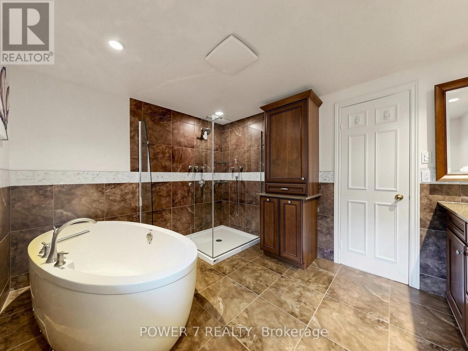 71 CANTERBURY COURT - 24