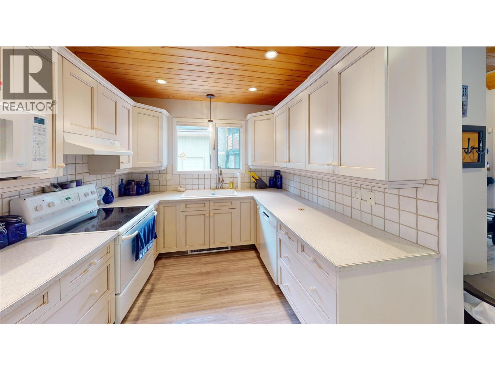 4878 Ridge Crescent - 7